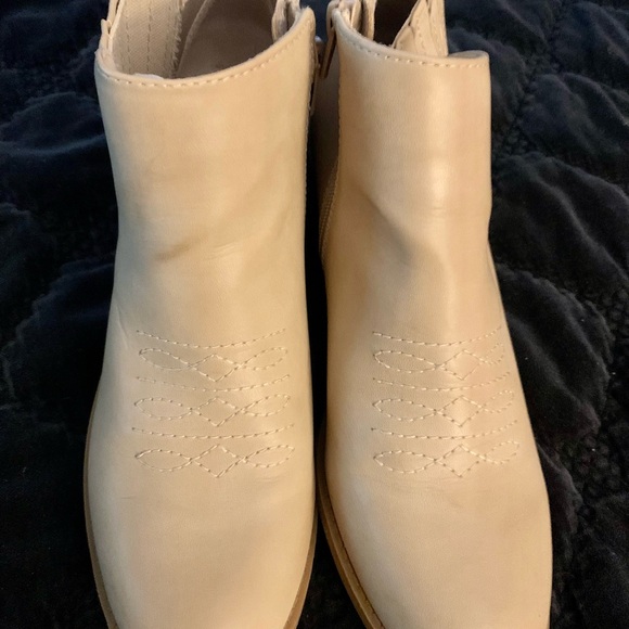 Frye and Co Women’s Jude Western Stacked Heel Booties in Camel - Picture 3 of 5